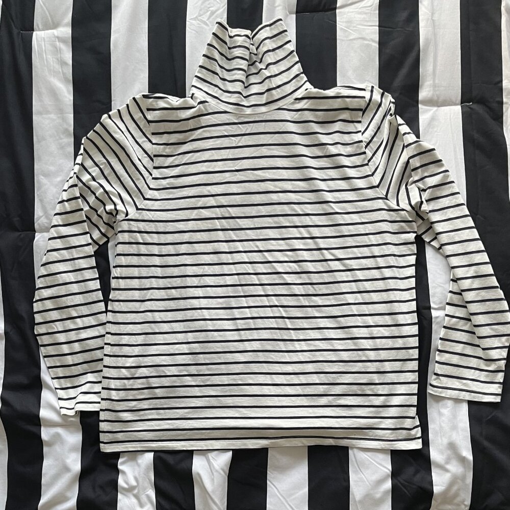 J Crew Turtleneck Shirt: a versatile wardrobe essential. Women's size XXL